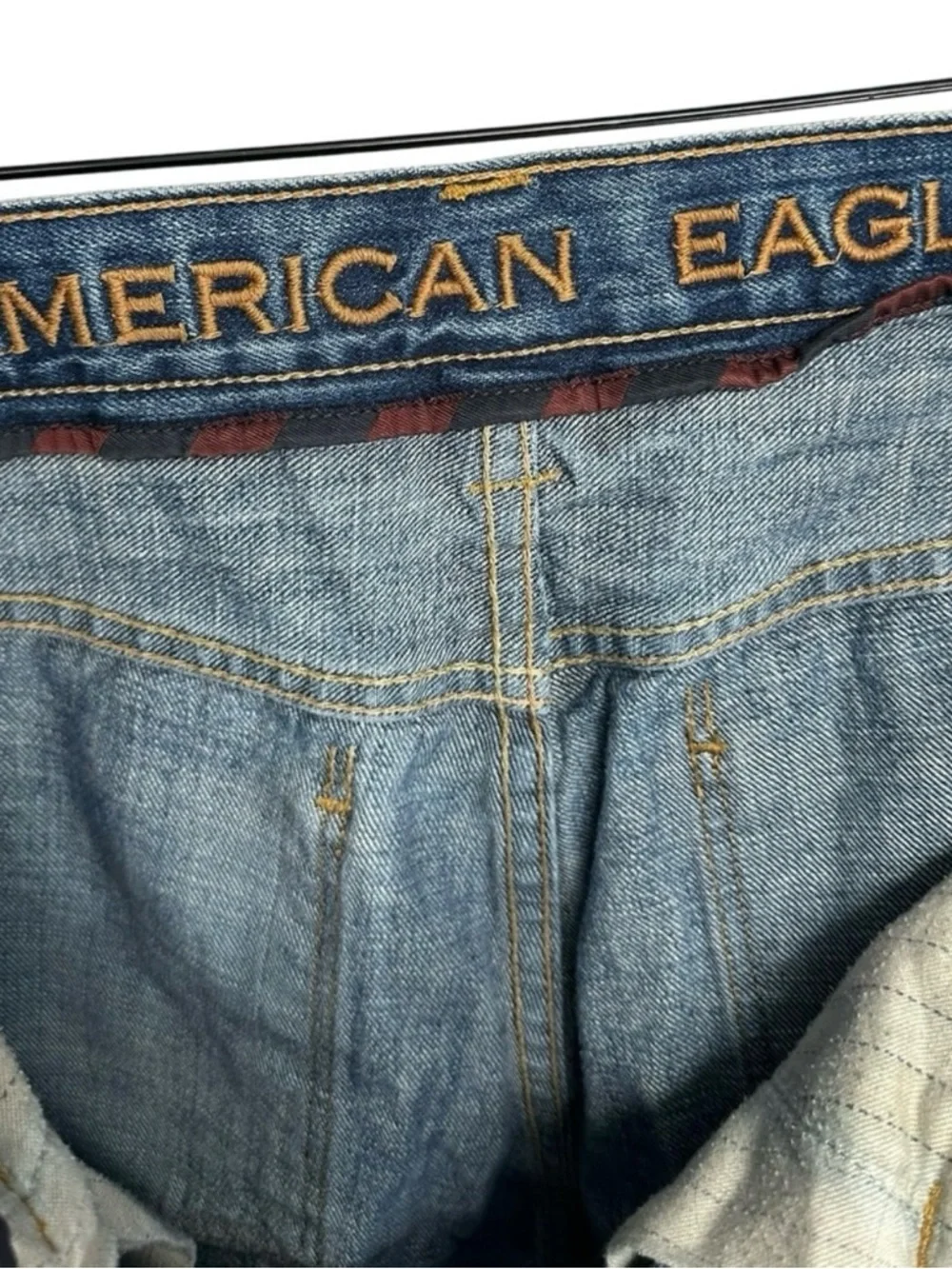 AMERICAN EAGLE / Blue Distressed Denim Y2K Straight Leg Jeans / 31 W 32 L Preppy